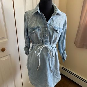 Like NEW MATERNITY top/blouse - size small